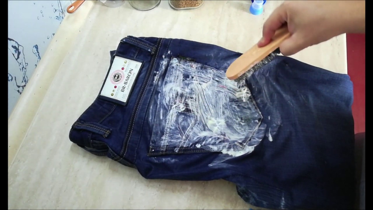 Как вывести пятно от мазута на джинсах?