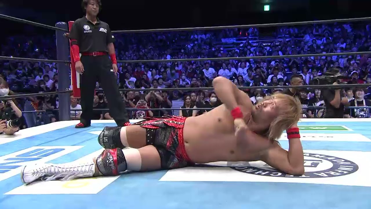 Tetsuya Naito vs Kazuchika Okada on AXS! - YouTube