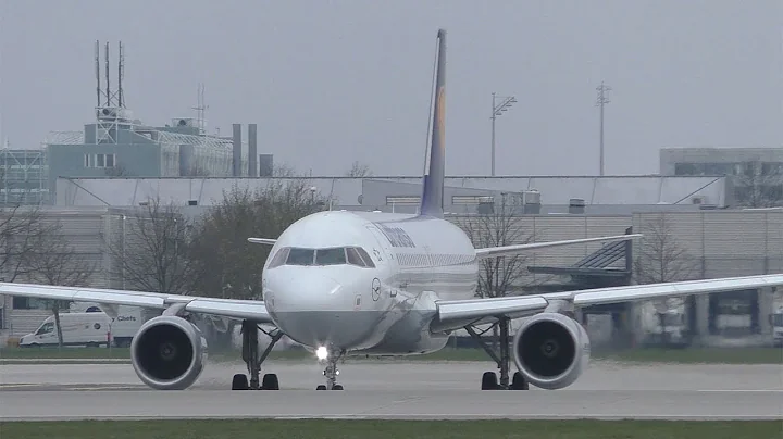 Lufthansa Airbus A320 takeoff at Munich Airport | D-AIUQ