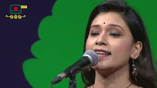 Stol ostidagi onlayn kunnilingusni tomosha qiling