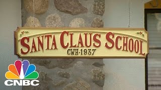 Mall Santas Study Hard At Santa Claus School | CNBC