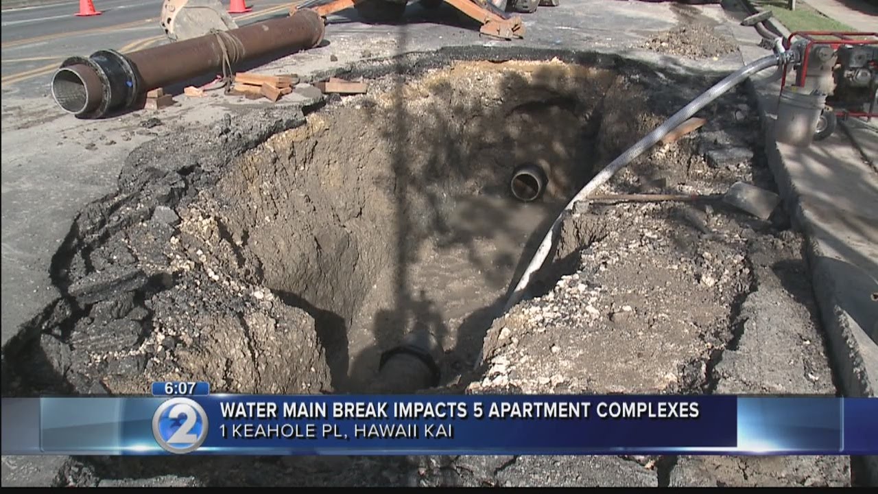 Water main break prompts lane closures in Hawaii Kai - YouTube
