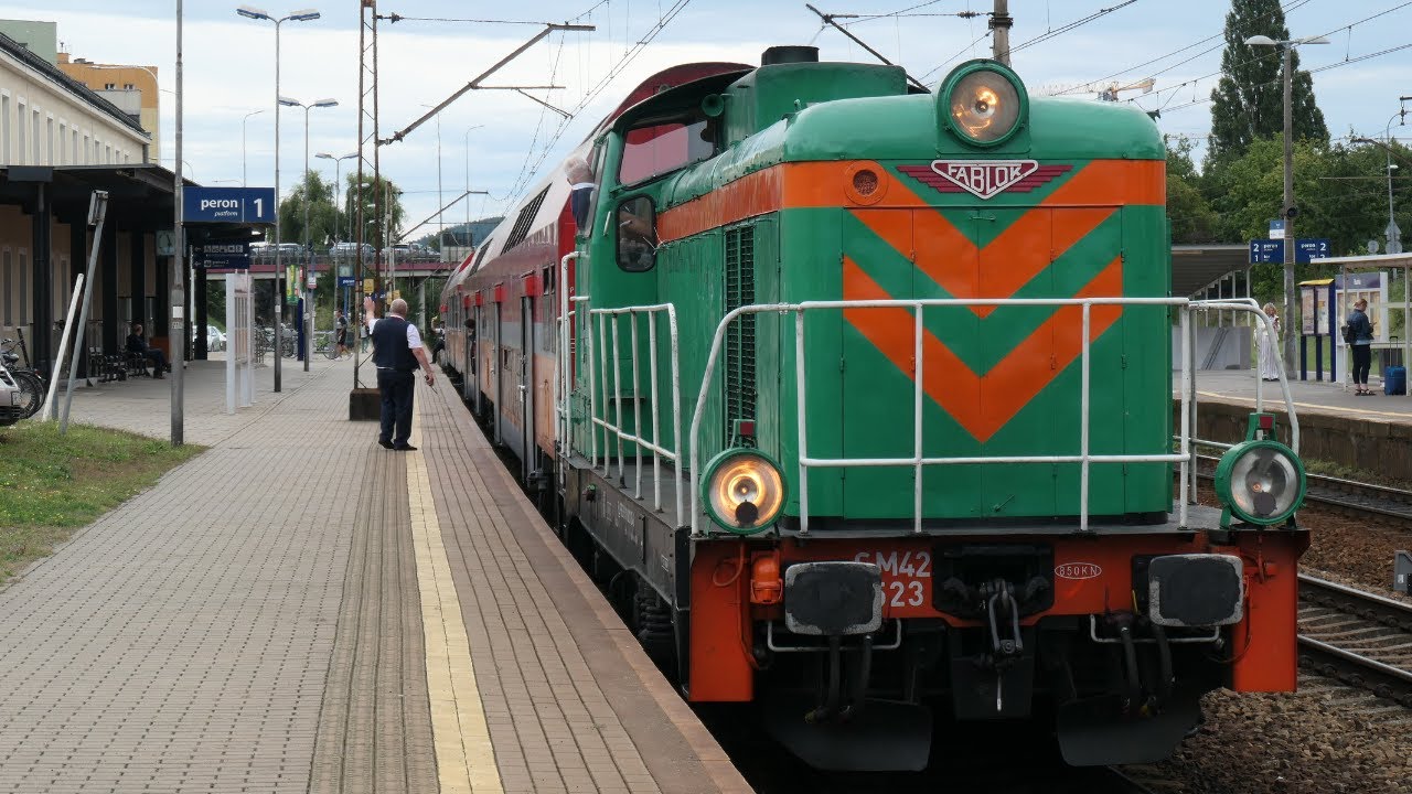 Poland: Polregio SM42-523 at Sopot & Rumia working a Chojnice - Hel passenger train