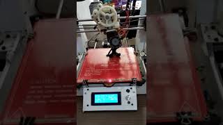 Impressora 3D Trabalhando - Tecnologia e Inovação