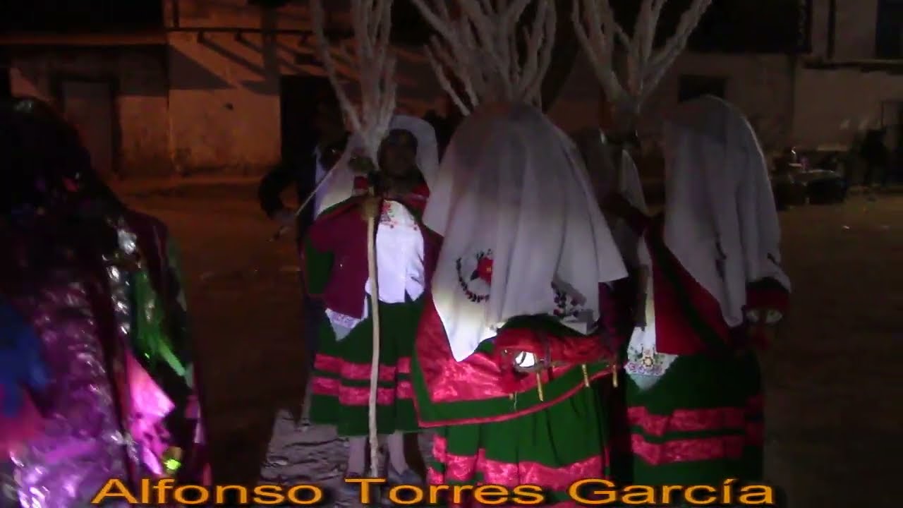 Alfonso Torres G. con Conjunto de Huaylas Niño Milagroso de Pinahua pasa calle  6