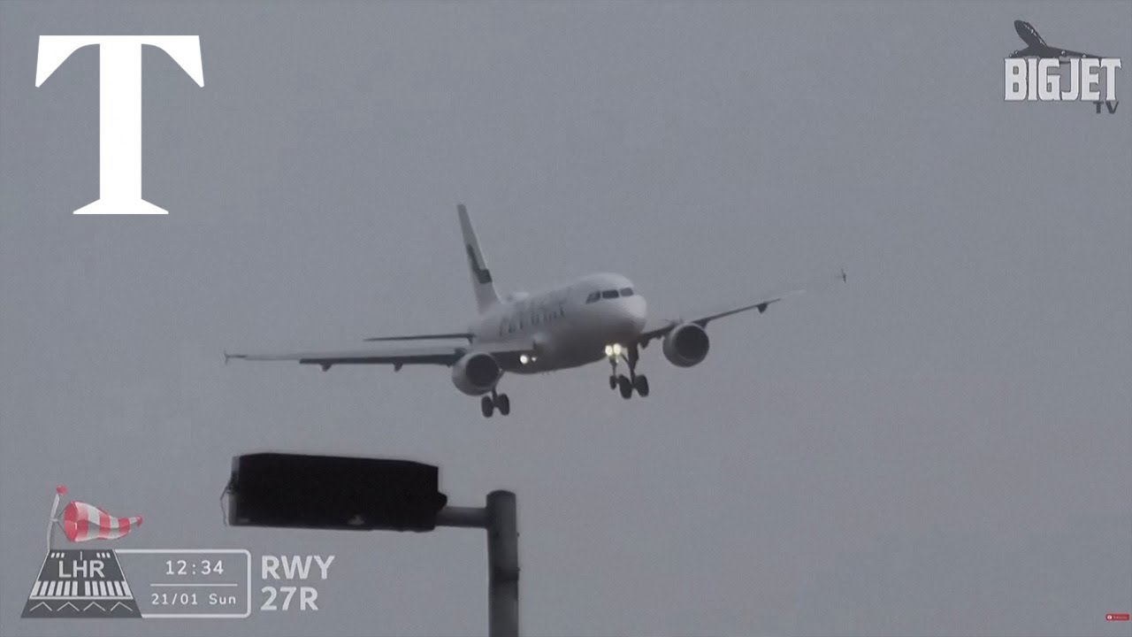 Plane makes emergency landing at Newcastle airport | 7 News Australia