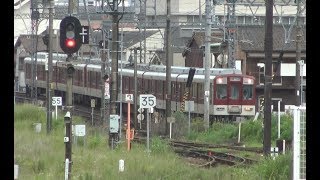 JR線ホームから見た松阪駅に到着する近鉄山田線下り9000系