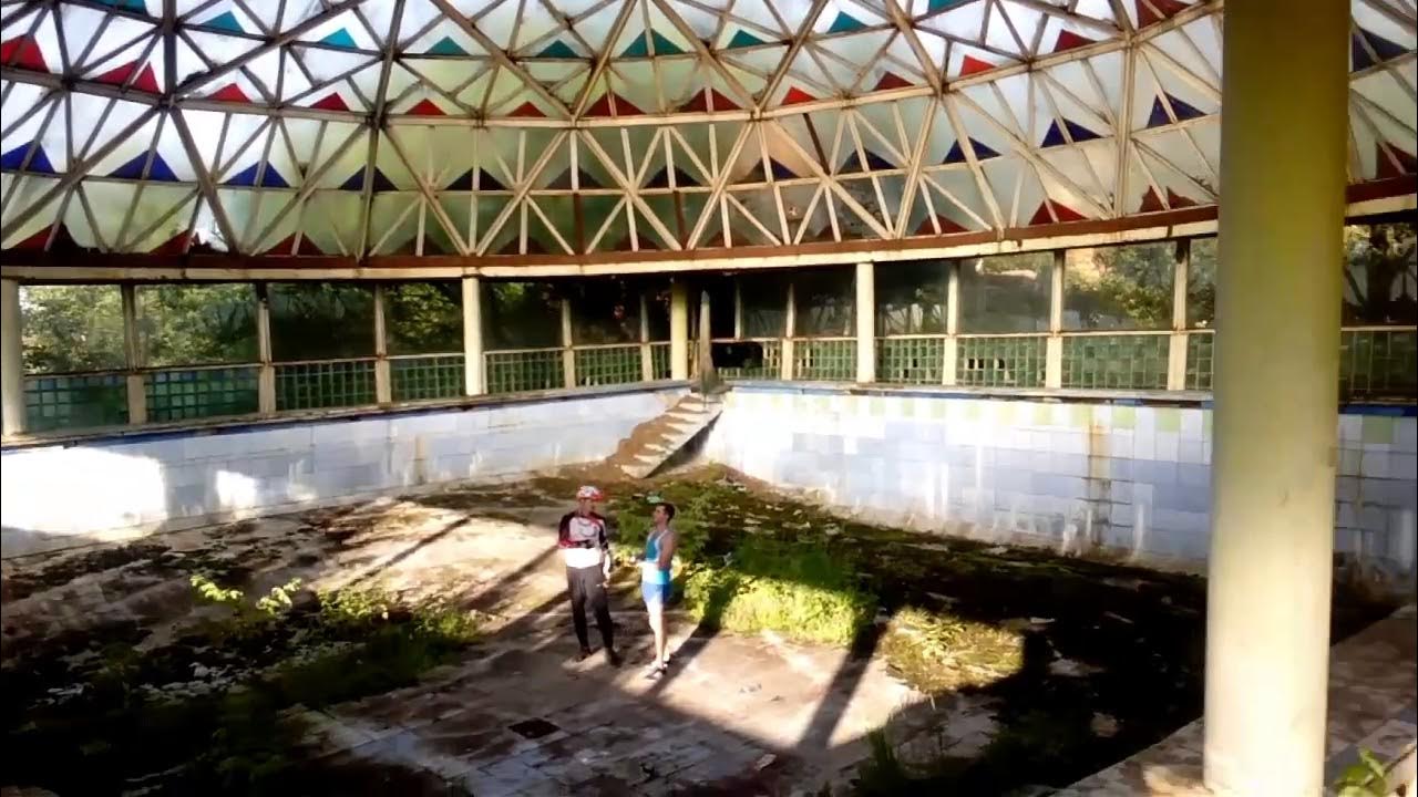 Заброшенный бассейн тула. Деревня федоровка тульская область бассейн. Заброшенный бассейн с куполом. Бассейн в федоровке тульская область. Узловский заброшенный бассейн.