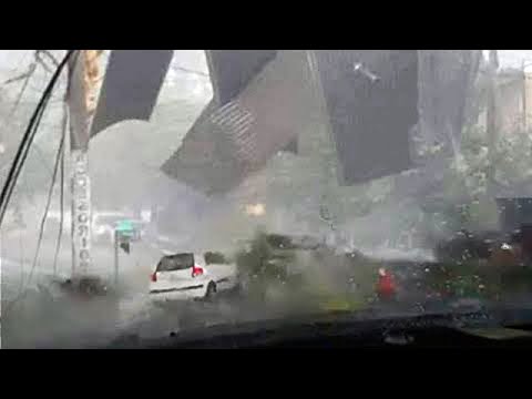 Crazy footage shows the moment of a powerful storm sweeping Australia in apocalyptic scenes!