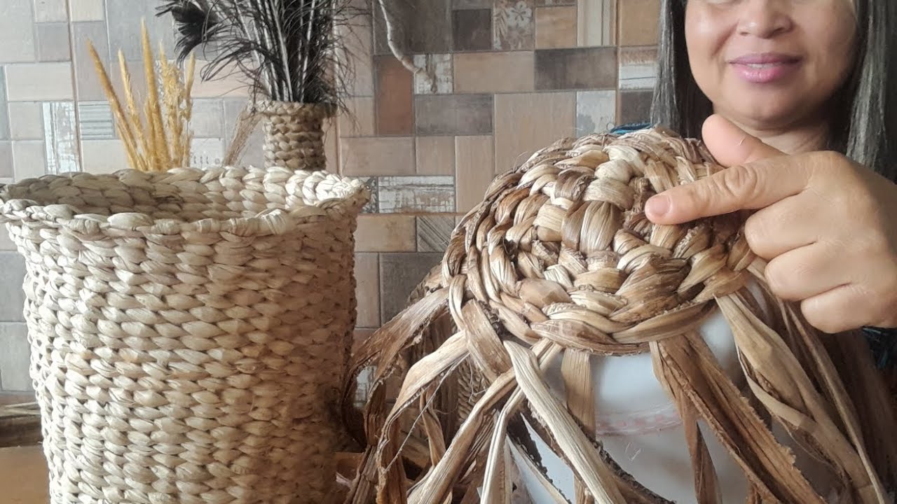 Como fazer o início  desse cestos  de palha de banana