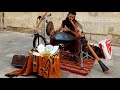 Musicista di strada a lecce hang e didgeridoo