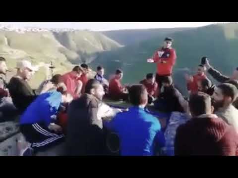 على سهل حوران وصل سلامة يلي وقعت بالبير ناوشني صبعك لولا حكايا الناس لنزل وطلعلك على شان على شان