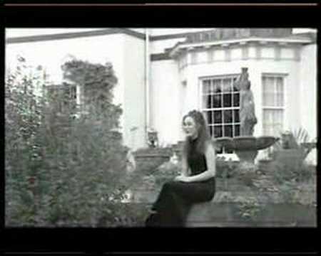 Toni Ellis singer from Hull