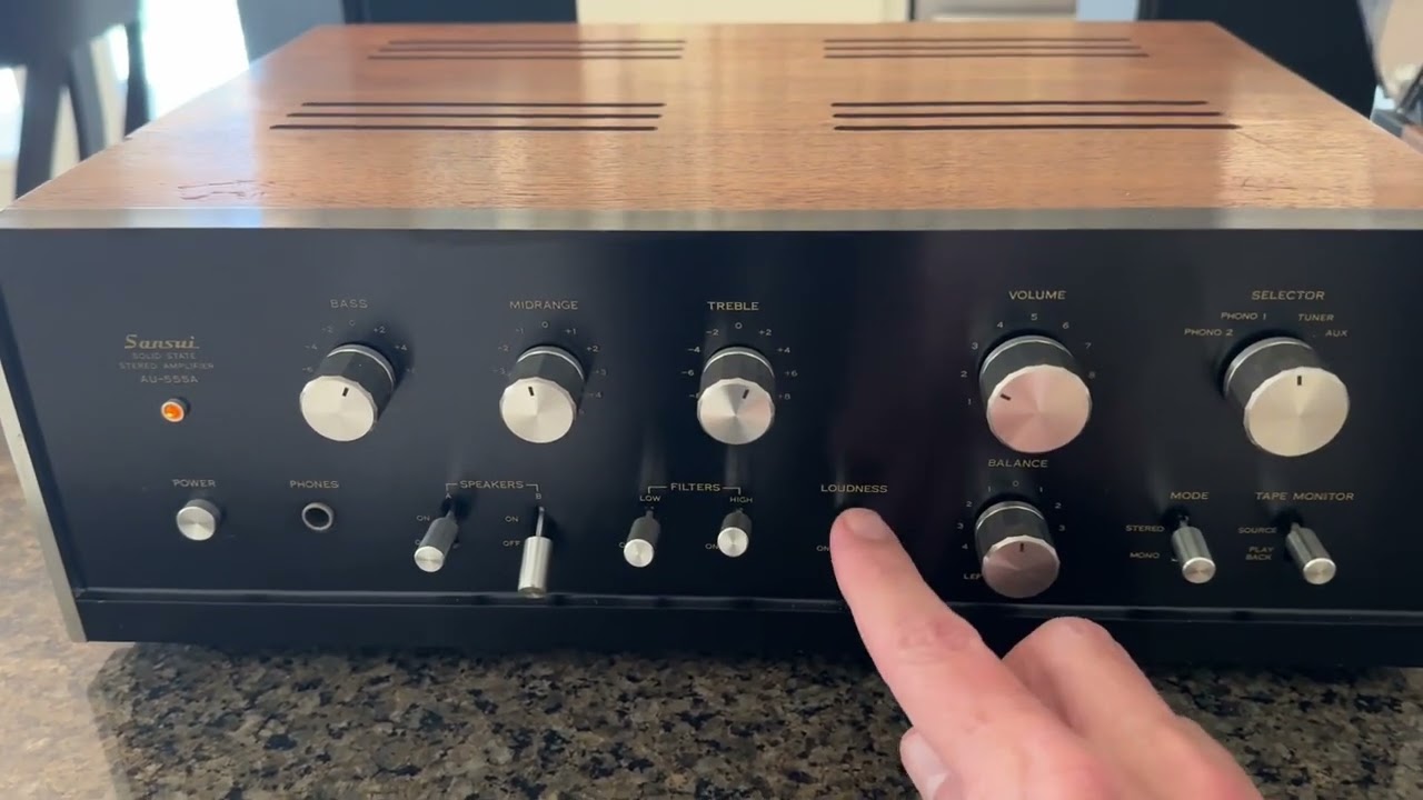 Sansui AU-555A Integrated Amplifier - YouTube