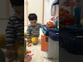 おままごとキッチンセットに夢中