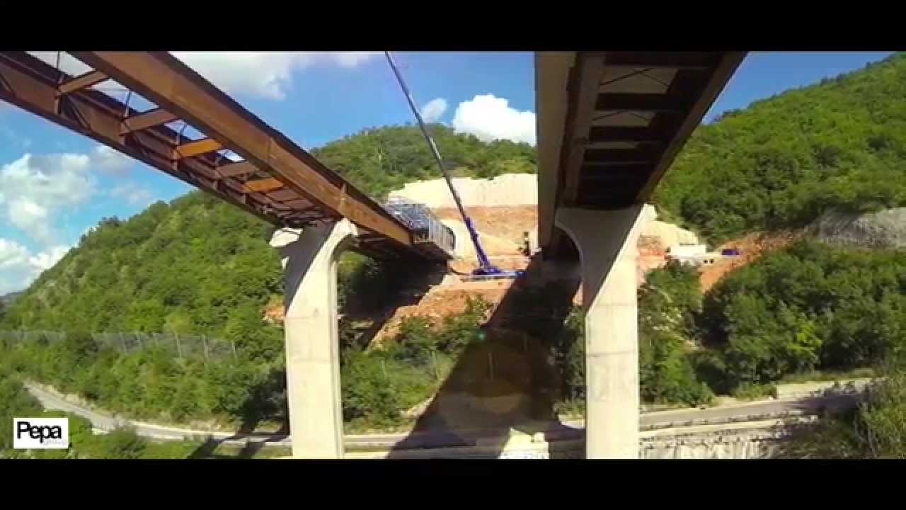 Sollevamento con autogru Pepa Trasporti presso il cantiere della Quadrilatero