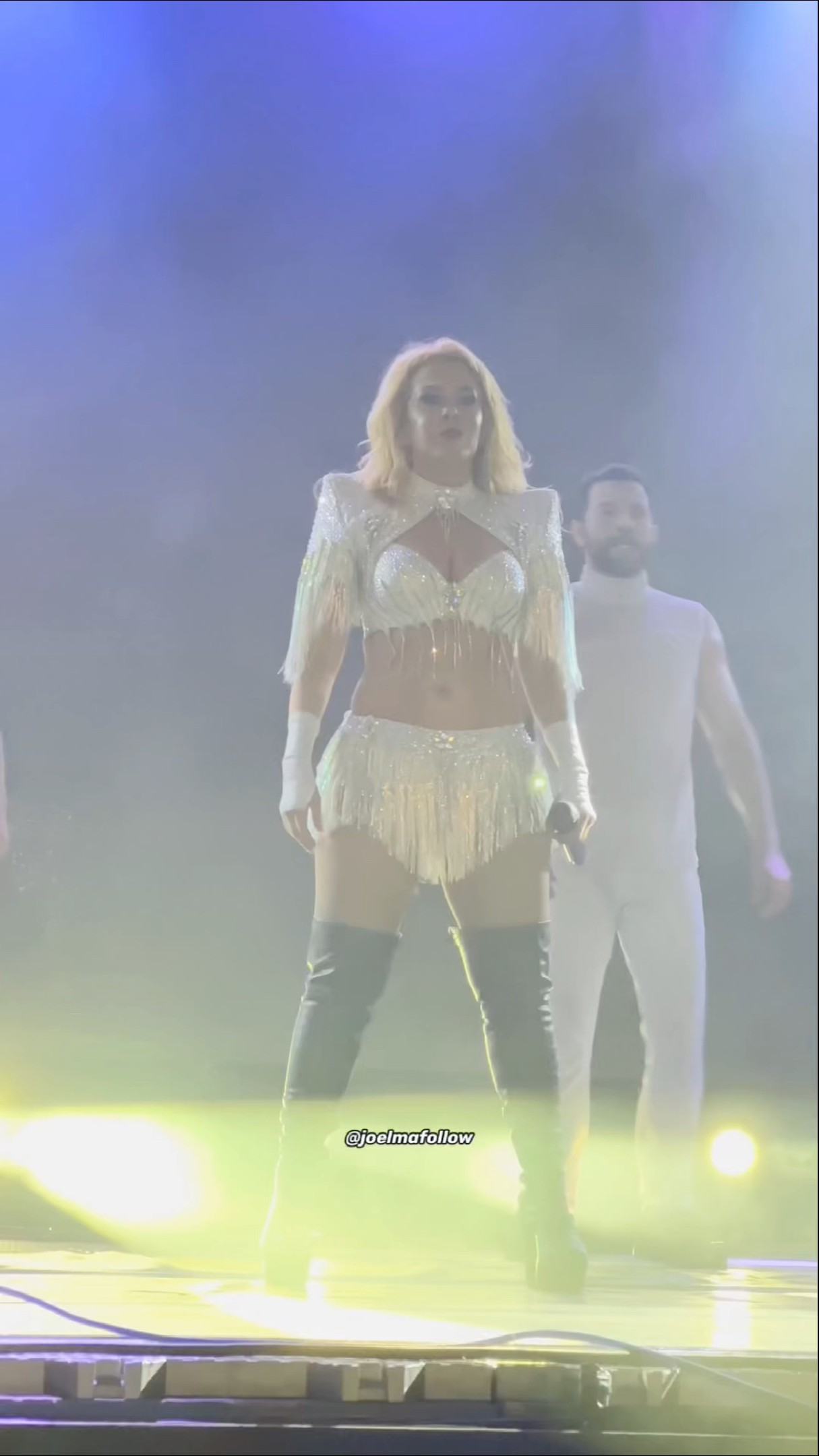 Joelma fazendo o qua sabe fazer de melhor