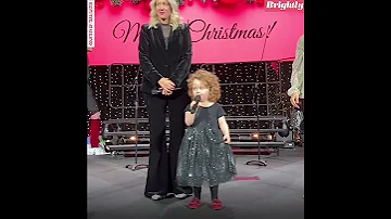Confident Little Girl Gives Hilarious Speech During School S Christmas Program 