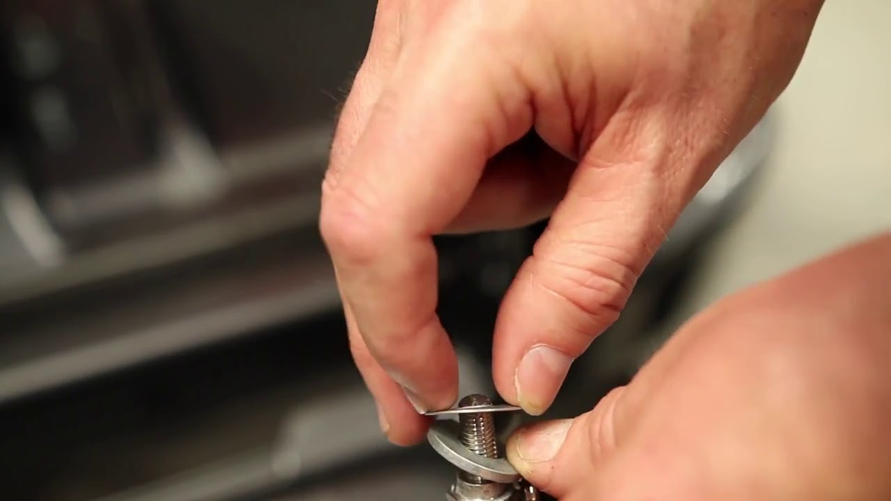 Grunt 4x4 'Easy Up Slow Down' tailgate strut installation guide Toyota Hilux SR5 2015-2018