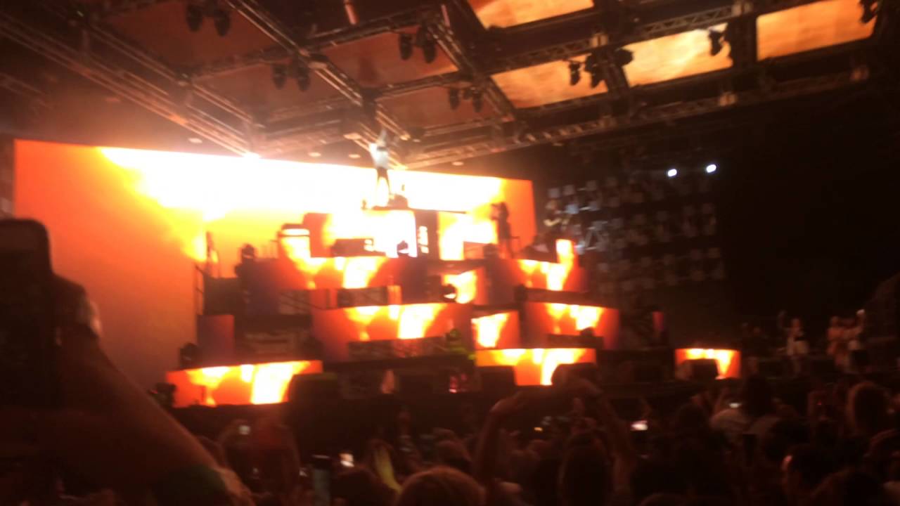 The Chainsmokers VIP Area Coachella Weekend 2 YouTube