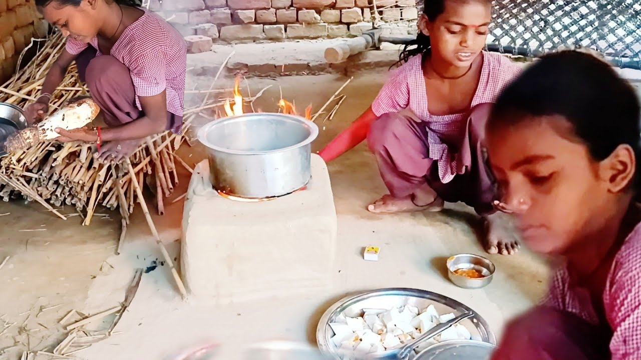 real life India Aaj Humne Banai Hai Kadu ki sabji Uttar Pradesh village sonu vlogs in India#sonu