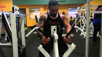 Using different grips on rowing machines