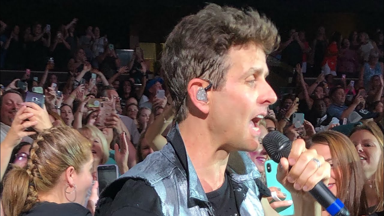 mainlander Joey McIntyre in the crowd! #mixtapetour2019 Orlando Florida!