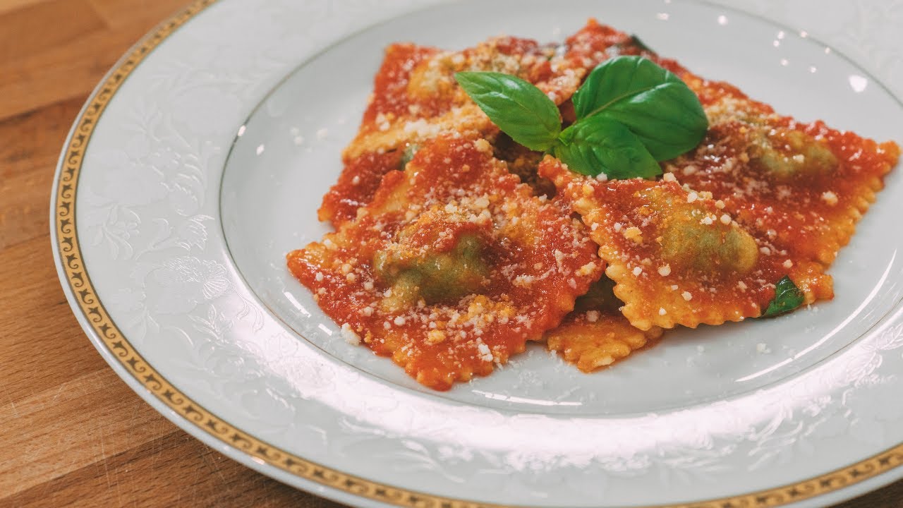 Как приготовить равиоли из рикотты и шпината по-домашнему, приготовленные бабушкой 🇮🇹 Простой рецепт