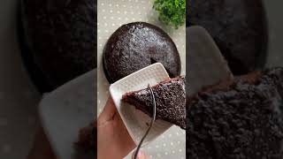 Super moist chocolate cake shorts youtubeshorts كيكه الشوكولاته بصوص الشوكولاته?