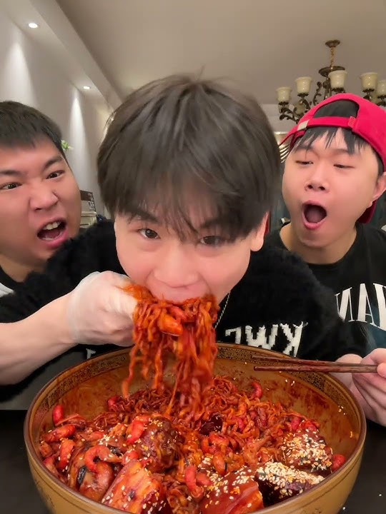 TASTY AND SPICY NOODLES MUKBANG ASMR  #food #mukbang #asmrfood #shorts