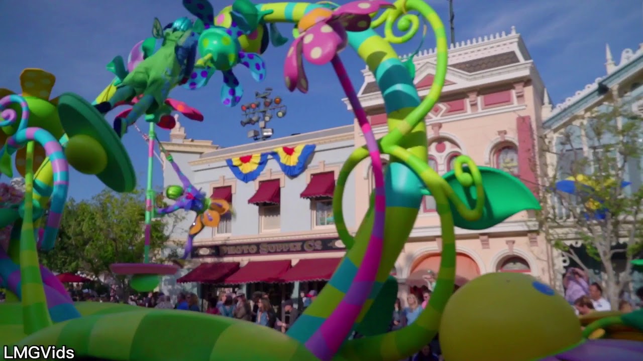 2018 Pixar Play Parade Returns! Disneyland Park: Inside Out, Luxo Lamp, Up! 60fps