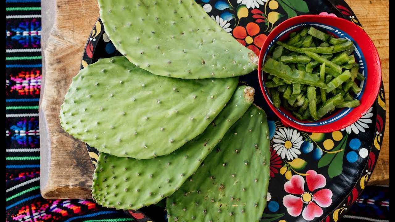 How to peel and cook nopales, the prickly pear cactus