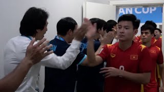 Thầy Gong nói gì trong phòng thay đồ giữa trận gặp Hàn Quốc?