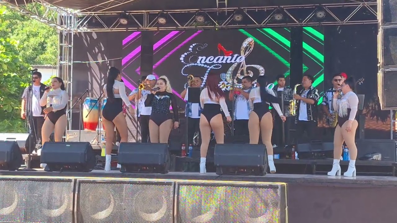 En canto femenino del salvador