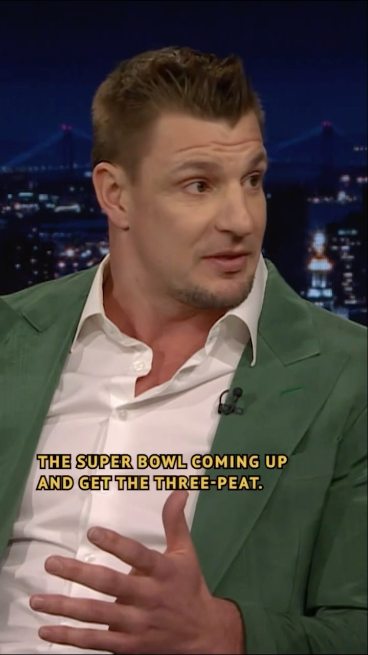 #RobGronkowski debates if #TomBrady or #PatrickMahomes is the GOAT ? #FallonTonight