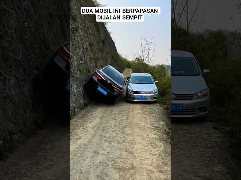 LIHATLAH CARA BERPAPASAN DIJALAN SEMPIT😱👍 #trending #viral #trukoleng #truck #fyp #cars #driver