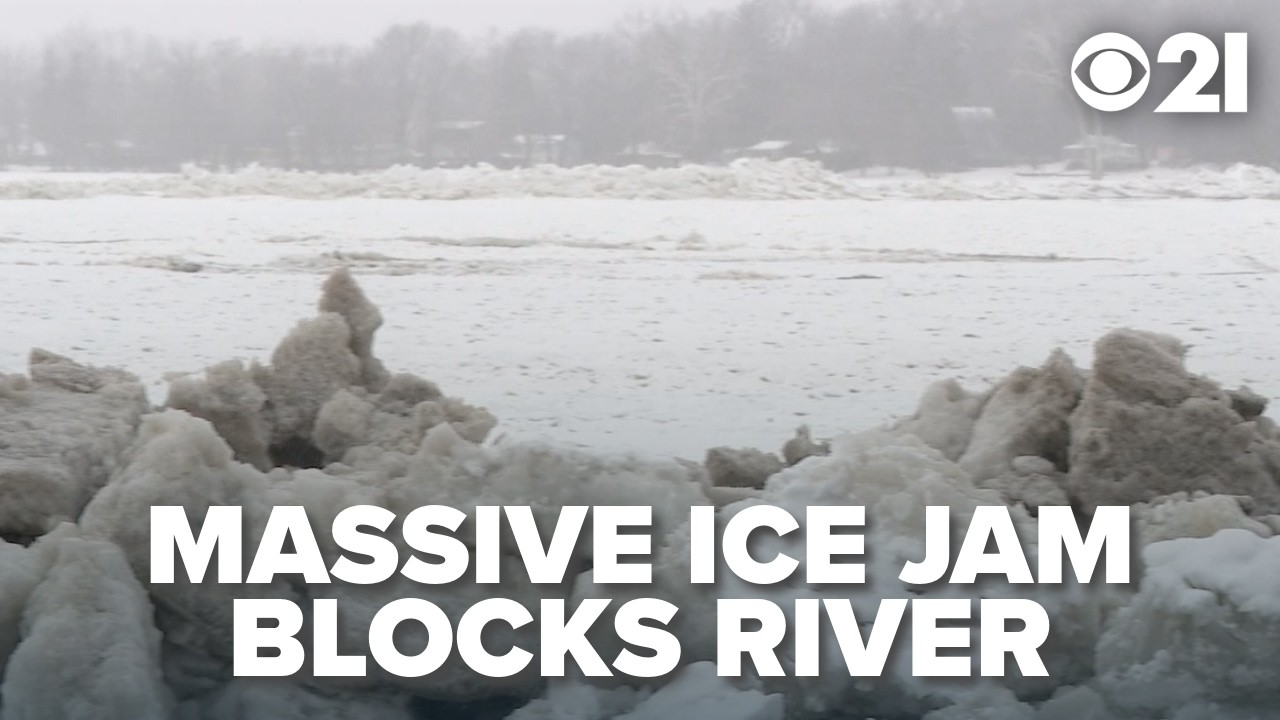 Ice jam threatens to flood river, people evacuate boats