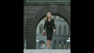 Piper Perabo looking good in a dress 01