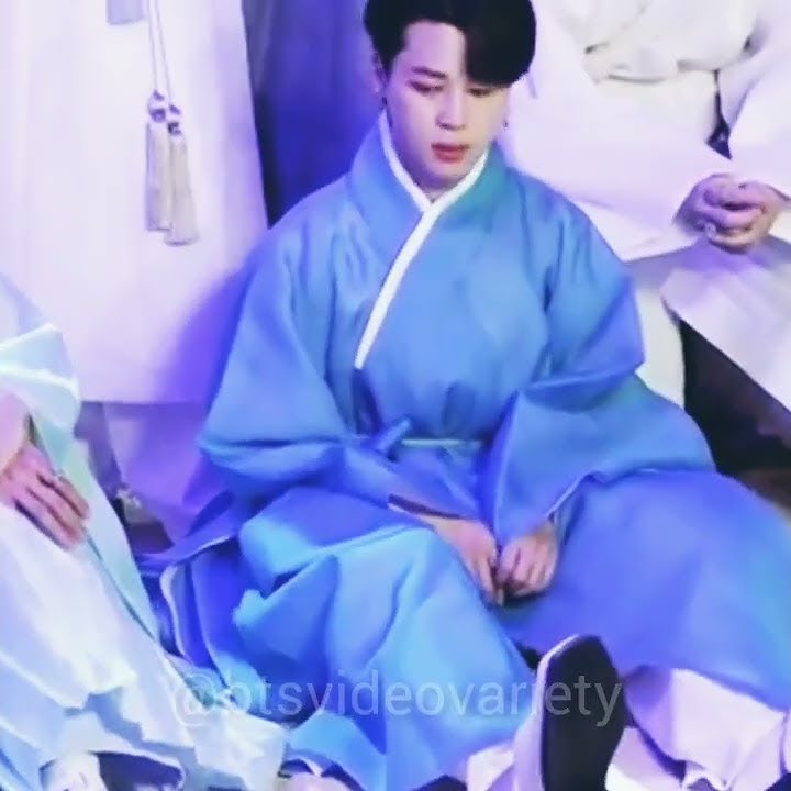 aww baby mochi don't know how to sit with this outfit😅 #shorts