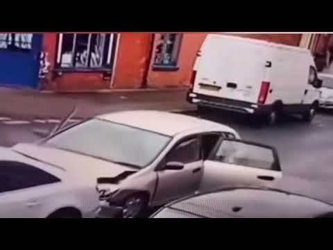 جم واحد نزل من السيارة