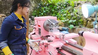 The genius girl restored the old lathe 50 years ago and refitted it into a romantic pink