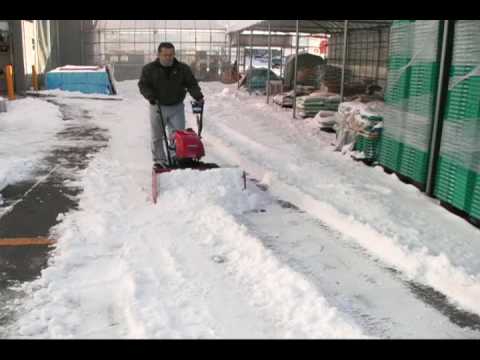 北海道 ホンダ除雪機 「プロショップ イワサ」 ユキオス実演 - YouTube