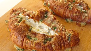 Korean-style cream cheese garlic croissants | Creamy Crunchy Combo!