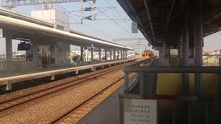 371次經由山線開往台東的DR3000型十二輛編組柴聯自強號
