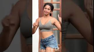 මේ දවස් වල ලංකාවෙ ෆේමස්ම කෙල්ල ?? shorts srilanka tiktok sugerlips