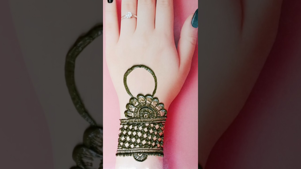 back hand mehndi design