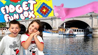 UNBOXING  And REVIEWING FIDGET TOYS  on RIVER THOMAS #fidget#unboxing