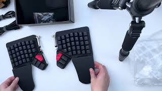 Simple unboxing of the ZSA Moonlander Mark I