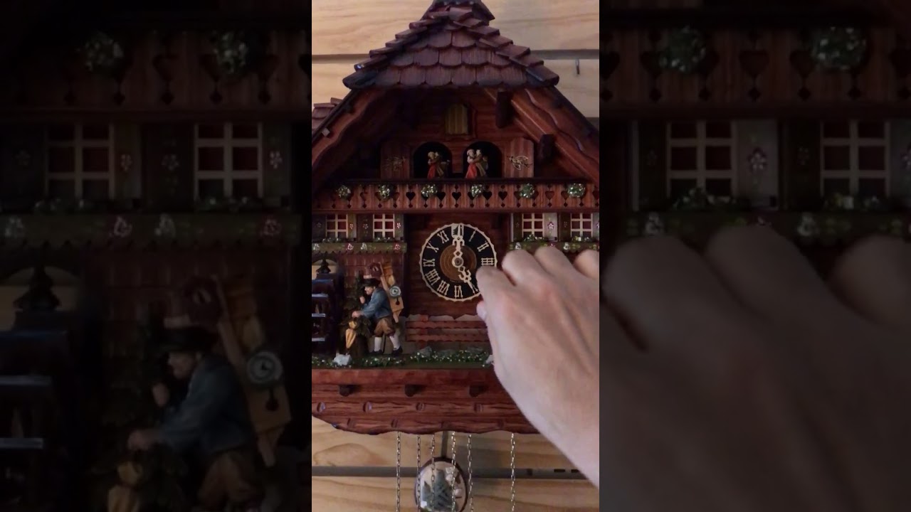 HÖNES LED lightings chalet cuckoo clock. Clock maker workshop. Www.cuckoohaus.com