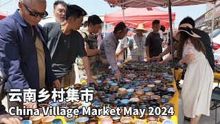 Large rural market in Yunnan Province, China, large and crowded, kitchen supplies only cost $0.28